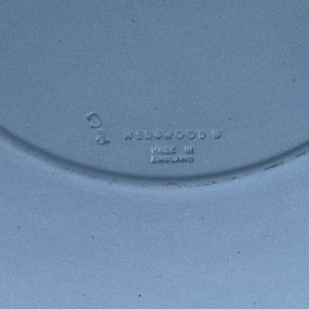Vintage Wedgwood Blue Jasperware 6.5" Plate - Cupid / Cherub with Bow & Arrow - Picture 3 of 16